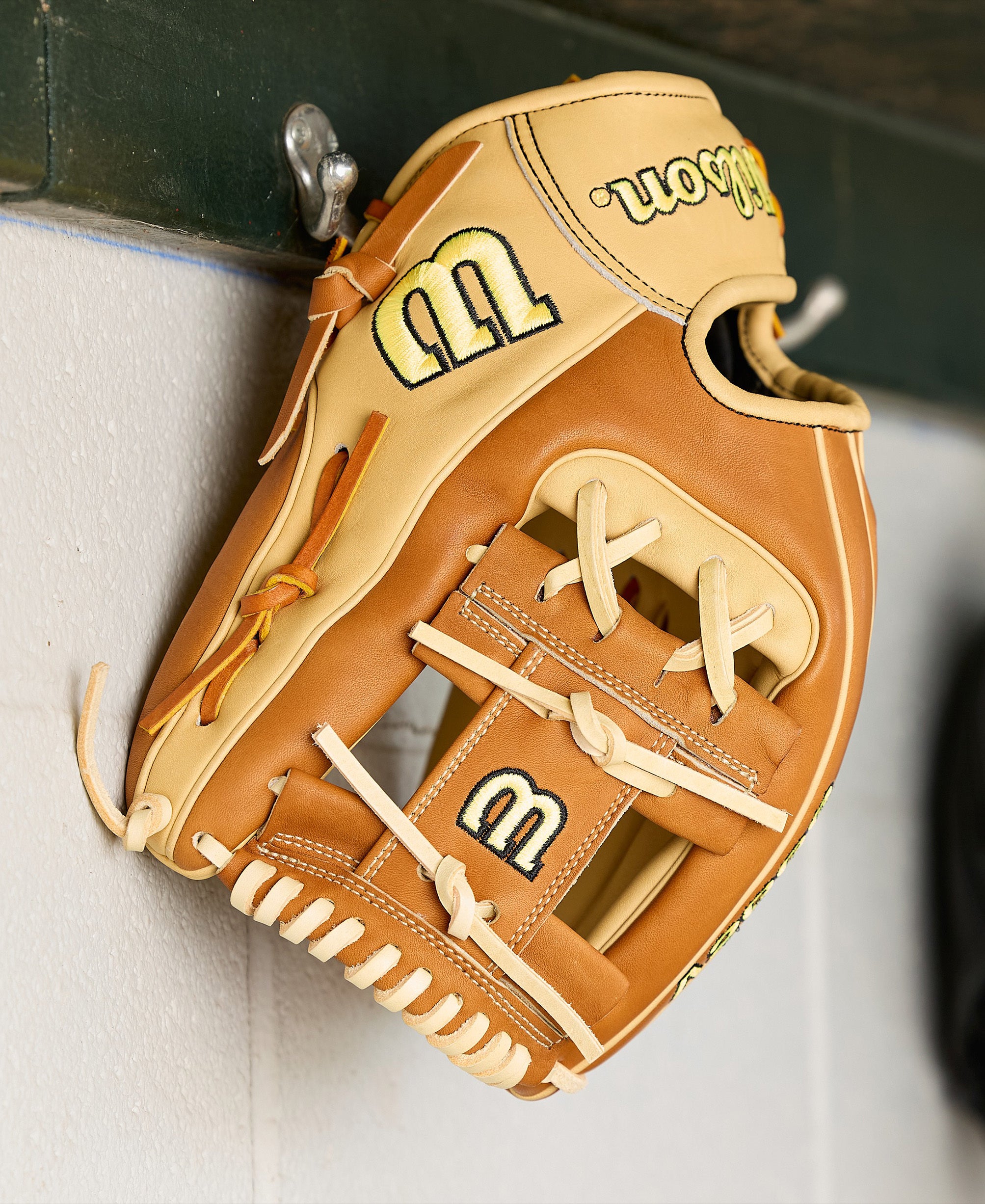 Wilson A2000 Classic 1975 Model 11.75" Baseball Infield Glove - Image 5