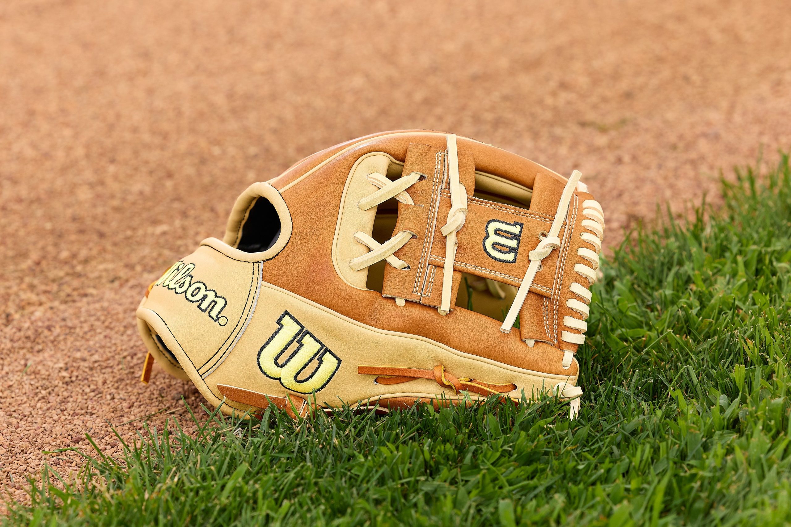 Wilson A2000 Classic 1975 Model 11.75" Baseball Infield Glove - Image 13