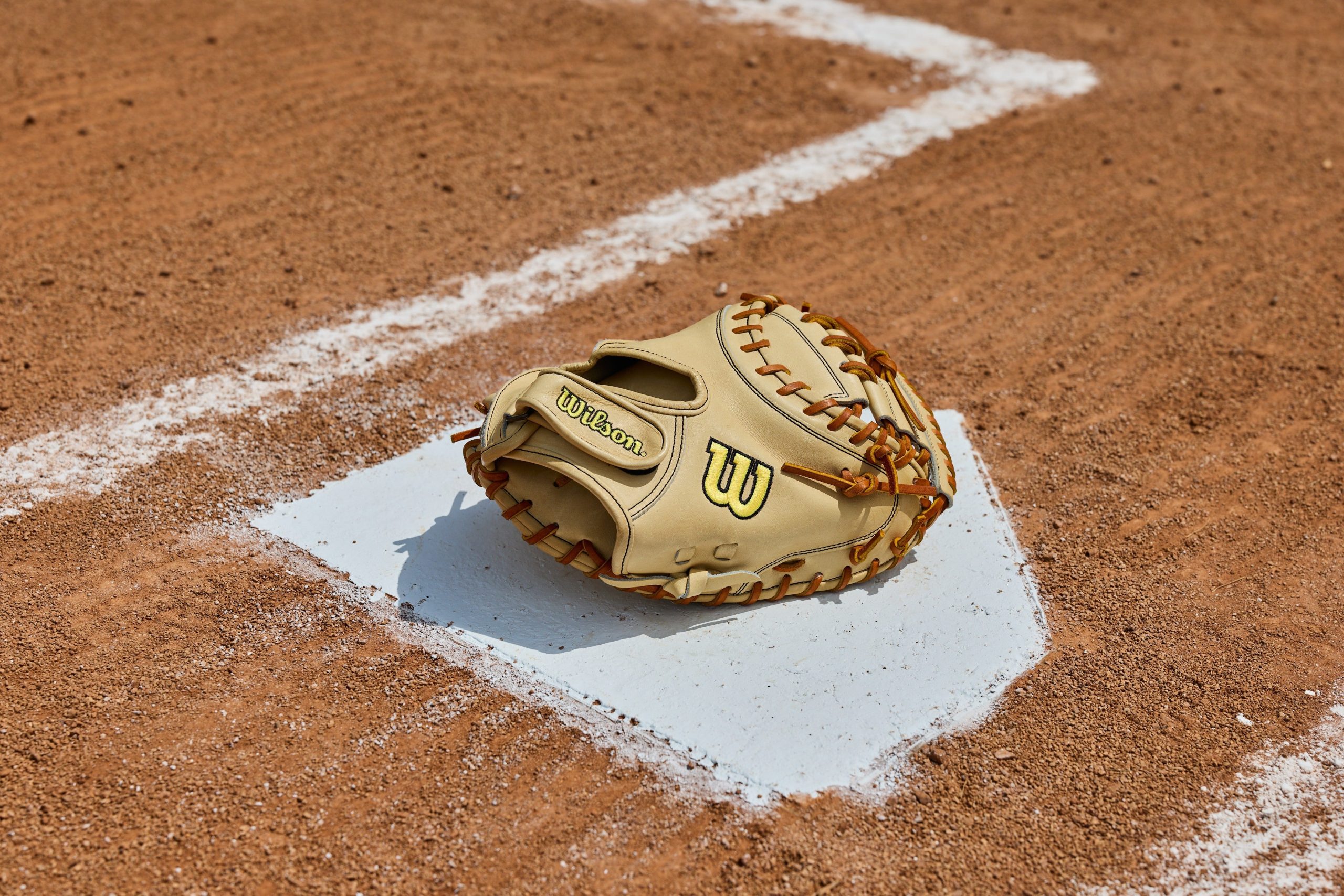 Wilson A2000 Classic PF33 Pedroia Fit Model 33" Baseball Catcher's Mitt - Image 4